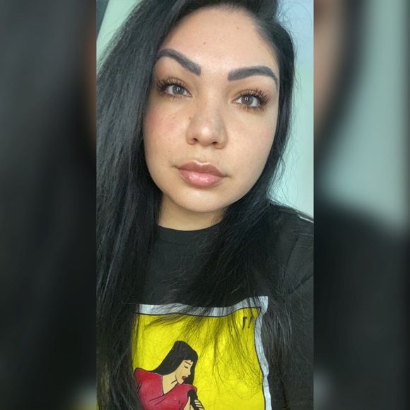 Meet your Posher, Stephanie - Picture 2 of 2